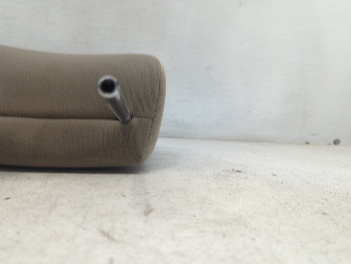 2008 Toyota Sienna Headrest Head Rest Rear Center Seat Fits OEM Used Auto Parts - Oemusedautoparts1.com