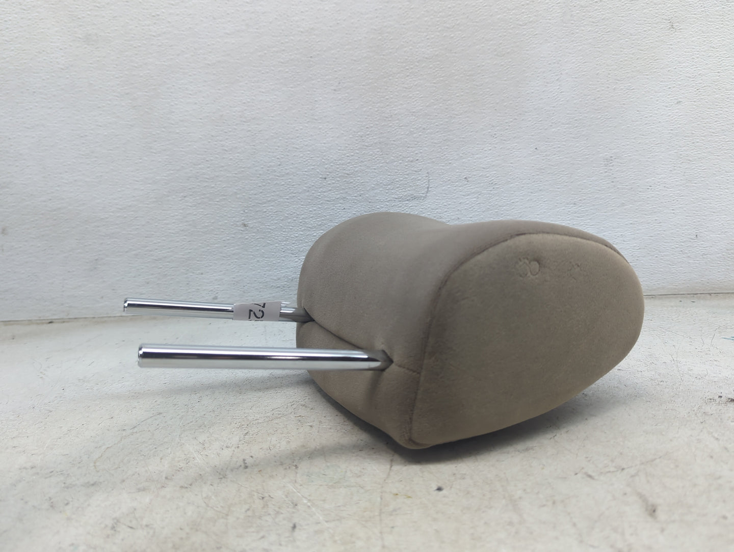 2008 Toyota Sienna Headrest Head Rest Rear Center Seat Fits OEM Used Auto Parts - Oemusedautoparts1.com
