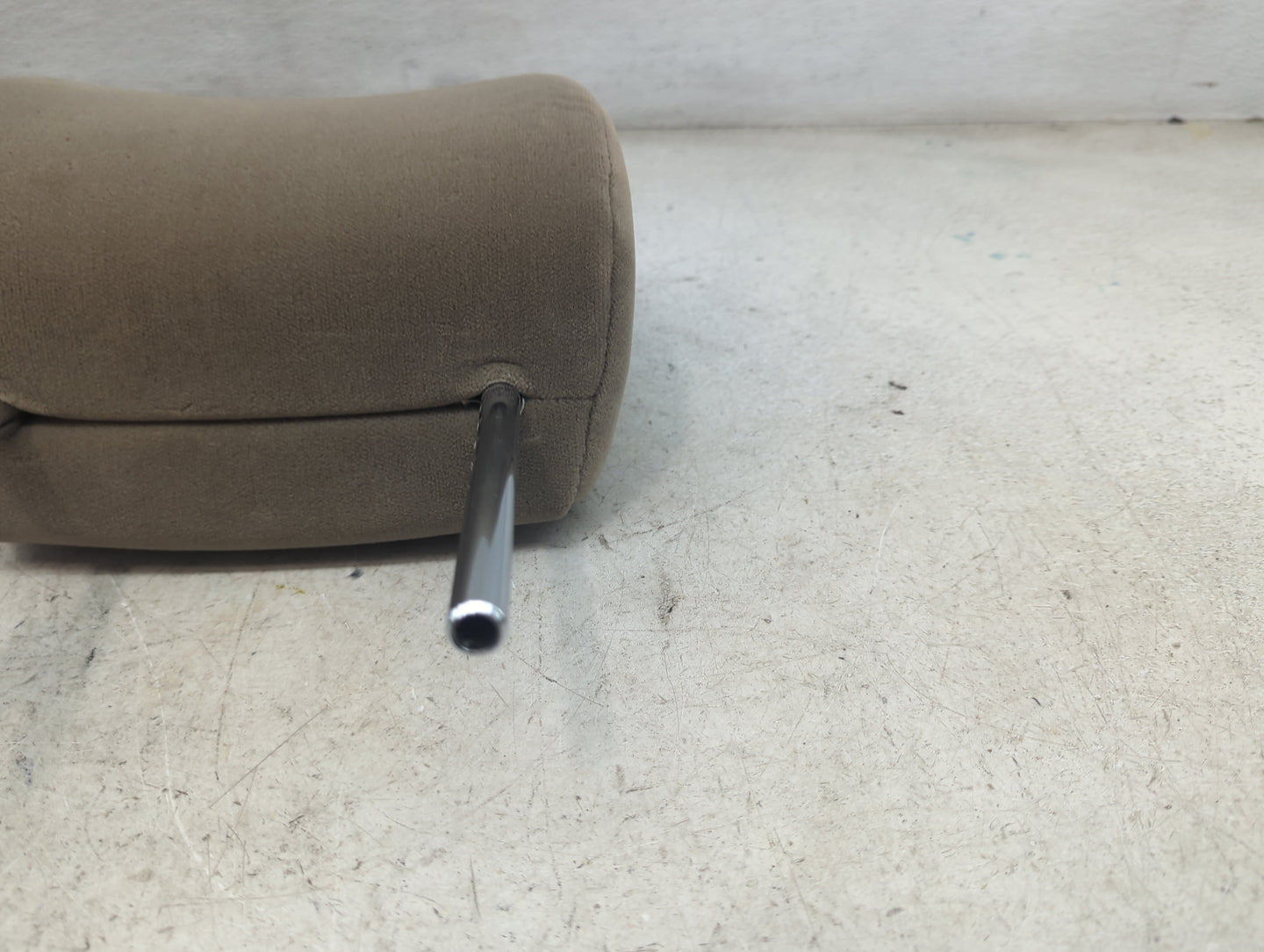 2008 Toyota Sienna Headrest Head Rest Rear Center Seat Fits OEM Used Auto Parts - Oemusedautoparts1.com