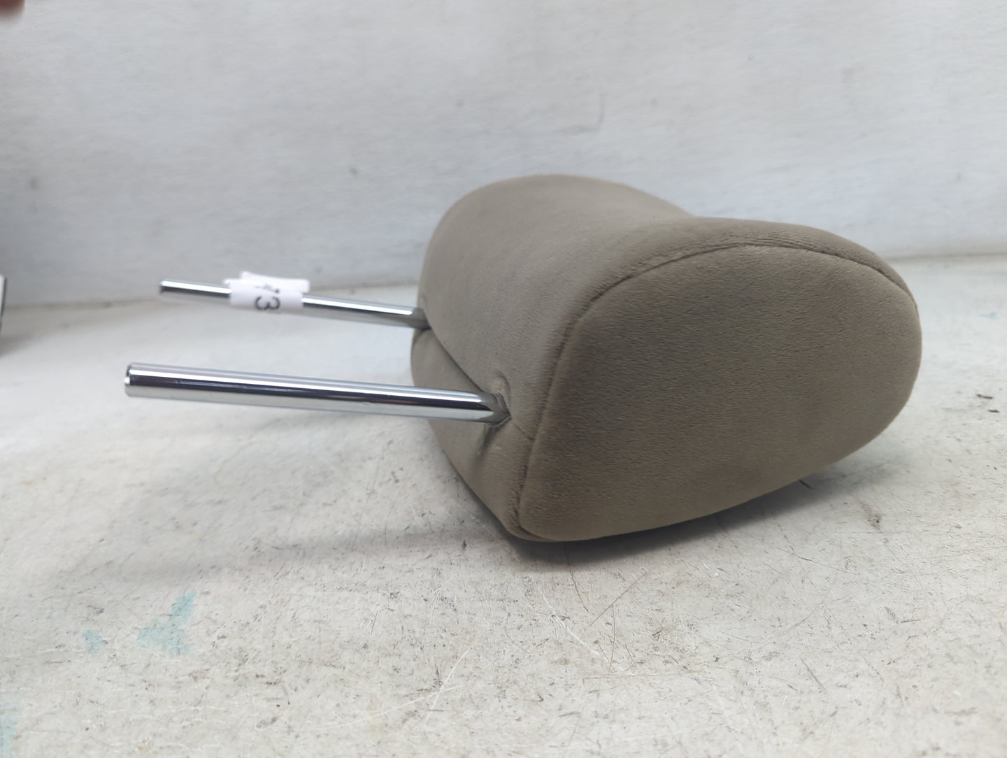 2008 Toyota Sienna Headrest Head Rest Rear Center Seat Fits OEM Used Auto Parts - Oemusedautoparts1.com
