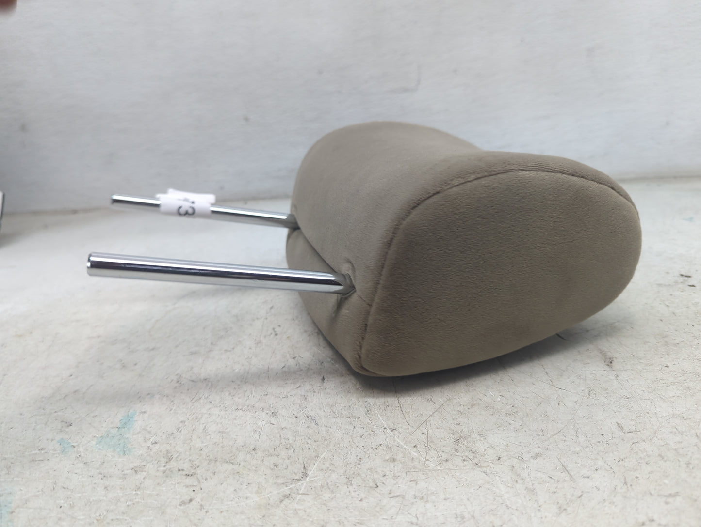 2008 Toyota Sienna Headrest Head Rest Rear Center Seat Fits OEM Used Auto Parts - Oemusedautoparts1.com