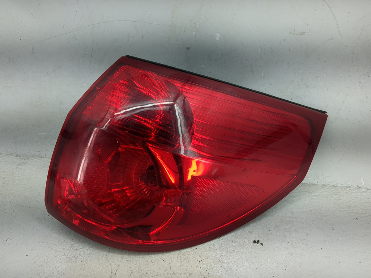 2006-2010 Toyota Sienna Tail Light Assembly Passenger Right OEM Fits Fits 2006 2007 2008 2009 2010 OEM Used Auto Parts - Oem