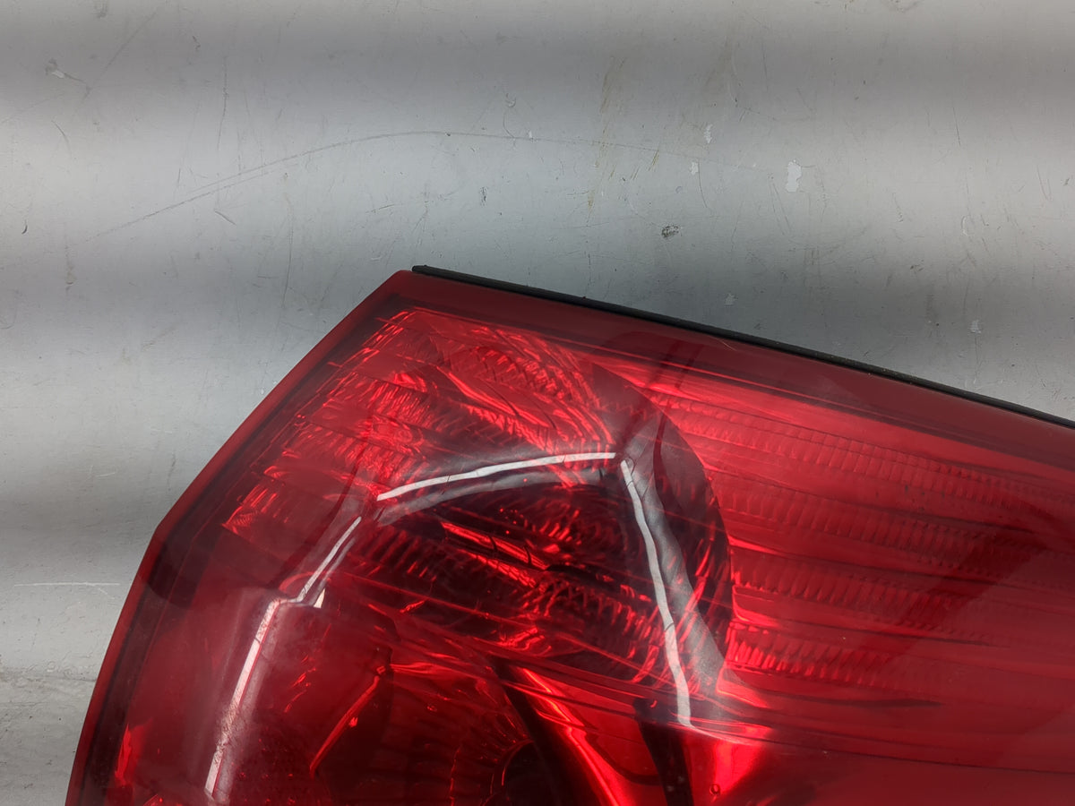 2006-2010 Toyota Sienna Tail Light Assembly Passenger Right OEM Fits Fits 2006 2007 2008 2009 2010 OEM Used Auto Parts - Oem