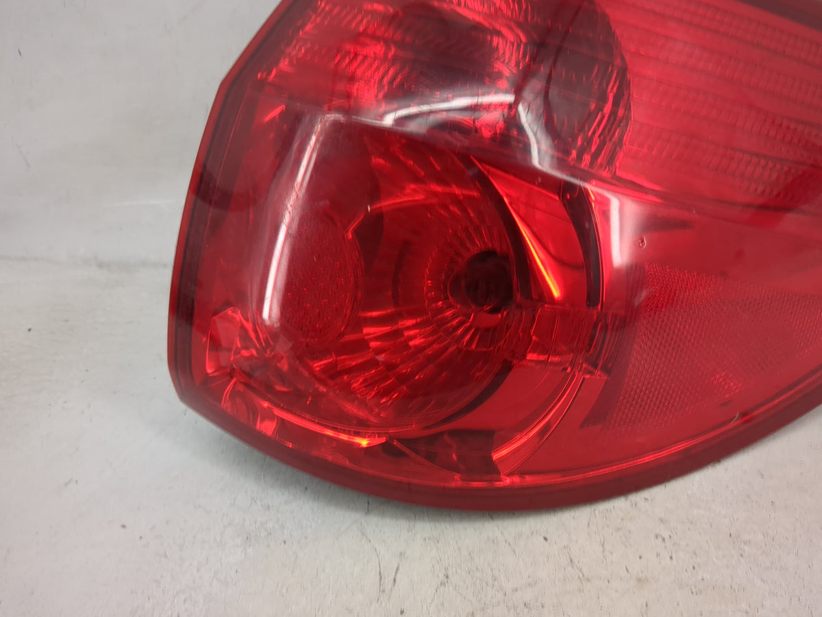 2006-2010 Toyota Sienna Tail Light Assembly Passenger Right OEM Fits Fits 2006 2007 2008 2009 2010 OEM Used Auto Parts - Oem