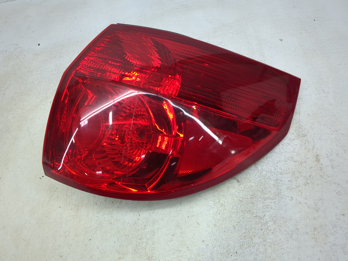 2006-2010 Toyota Sienna Tail Light Assembly Passenger Right OEM P/N:312-1983R-AS 03363468 Fits Fits 2006 2007 2008 2009 2010