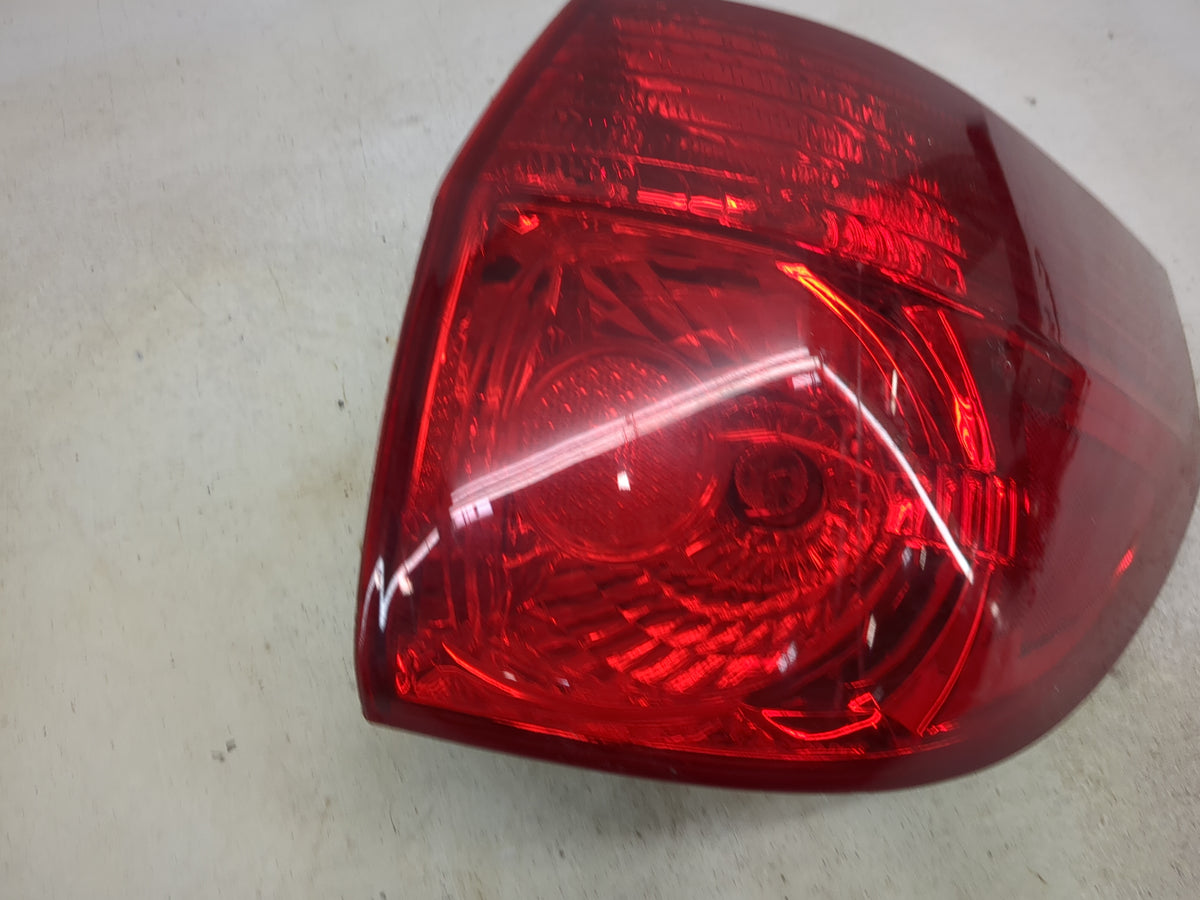 2006-2010 Toyota Sienna Tail Light Assembly Passenger Right OEM P/N:312-1983R-AS 03363468 Fits Fits 2006 2007 2008 2009 2010