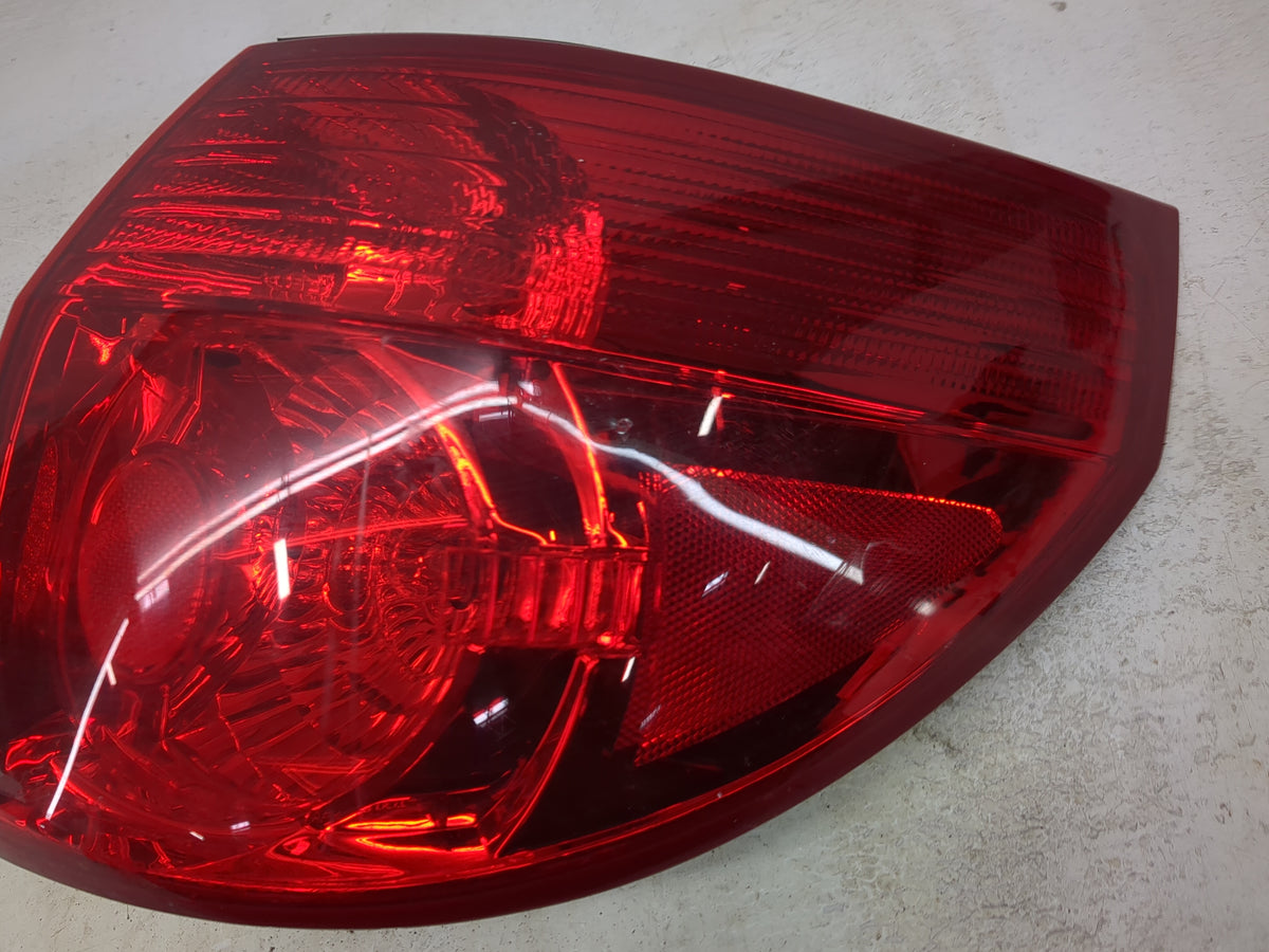 2006-2010 Toyota Sienna Tail Light Assembly Passenger Right OEM P/N:312-1983R-AS 03363468 Fits Fits 2006 2007 2008 2009 2010