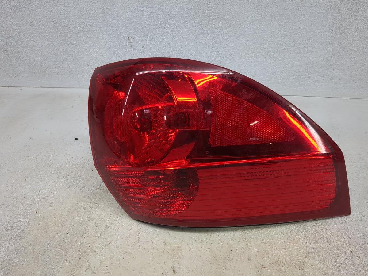 2006-2010 Toyota Sienna Tail Light Assembly Driver Left OEM Fits Fits 2006 2007 2008 2009 2010 OEM Used Auto Parts - Oemused