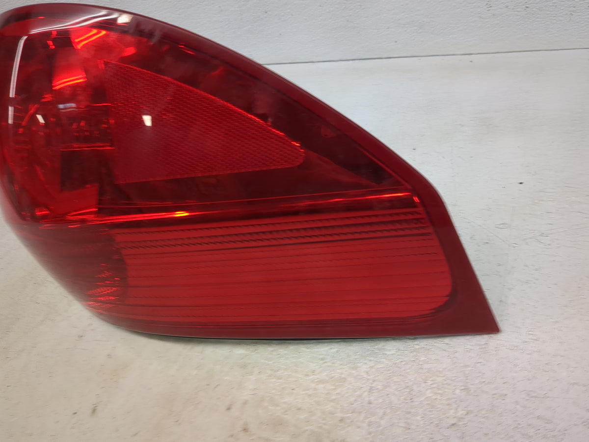 2006-2010 Toyota Sienna Tail Light Assembly Driver Left OEM Fits Fits 2006 2007 2008 2009 2010 OEM Used Auto Parts - Oemused