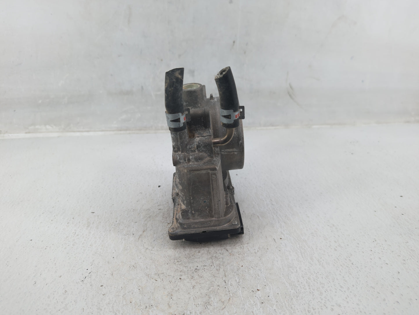 2007-2016 Toyota Sienna Throttle Body P/N:22030-0P050 Fits OEM Used Auto Parts - Oemusedautoparts1.com