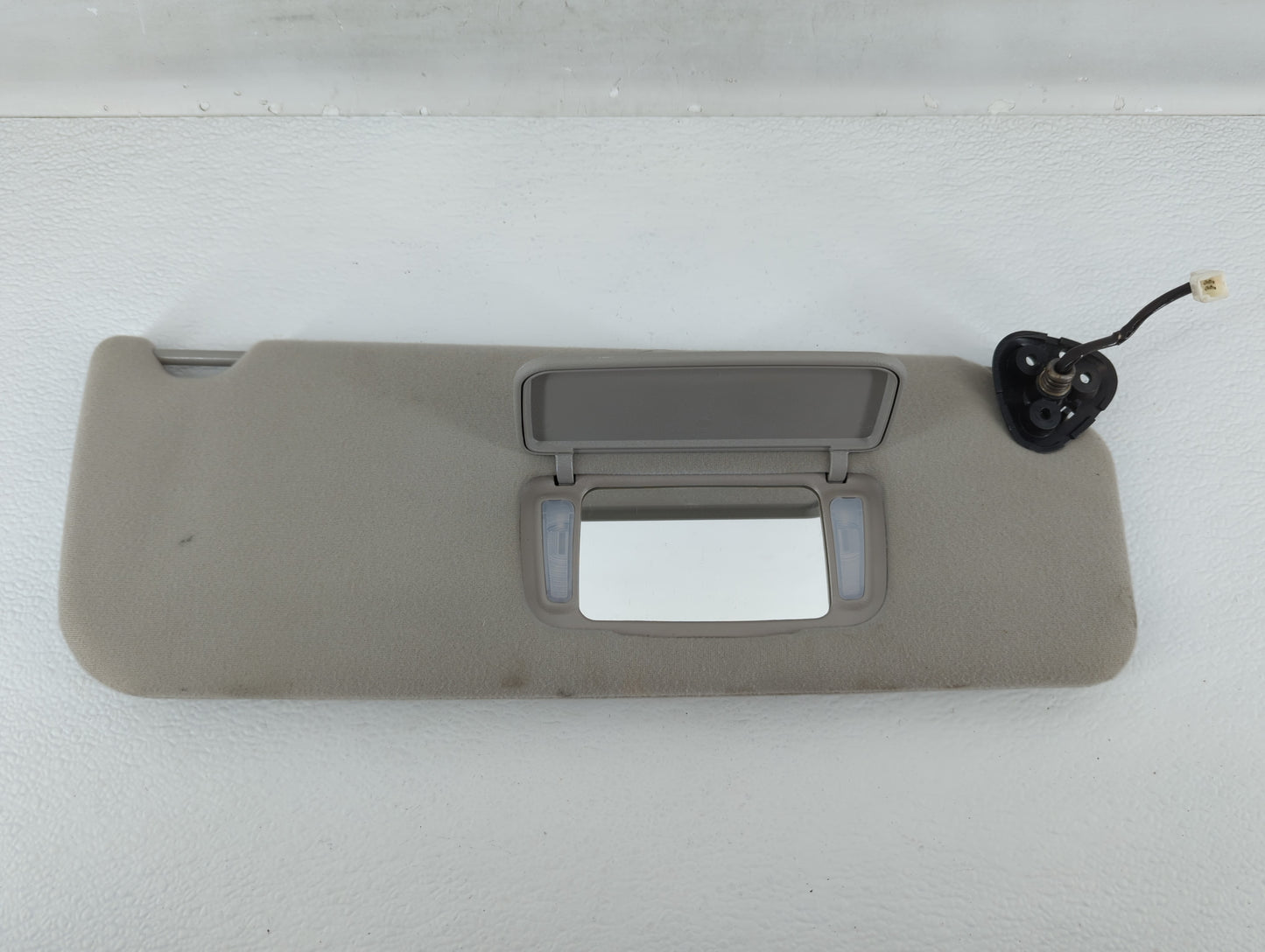 2005-2010 Toyota Sienna Sun Visor Shade Replacement Passenger Right Mirror Fits Fits 2005 2006 2007 2008 2009 2010 OEM Used 