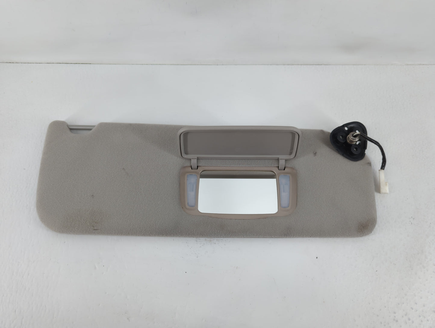 2005-2010 Toyota Sienna Sun Visor Shade Replacement Passenger Right Mirror Fits Fits 2005 2006 2007 2008 2009 2010 OEM Used 