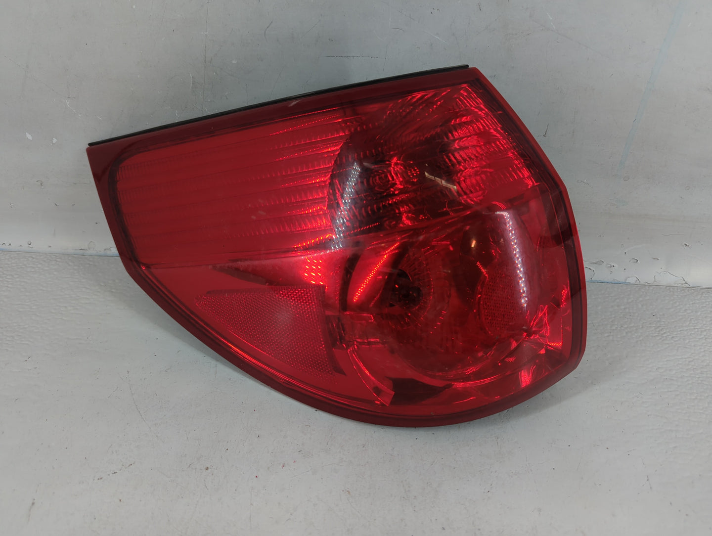 2006-2010 Toyota Sienna Tail Light Assembly Passenger Right OEM Fits Fits 2006 2007 2008 2009 2010 OEM Used Auto Parts - Oem