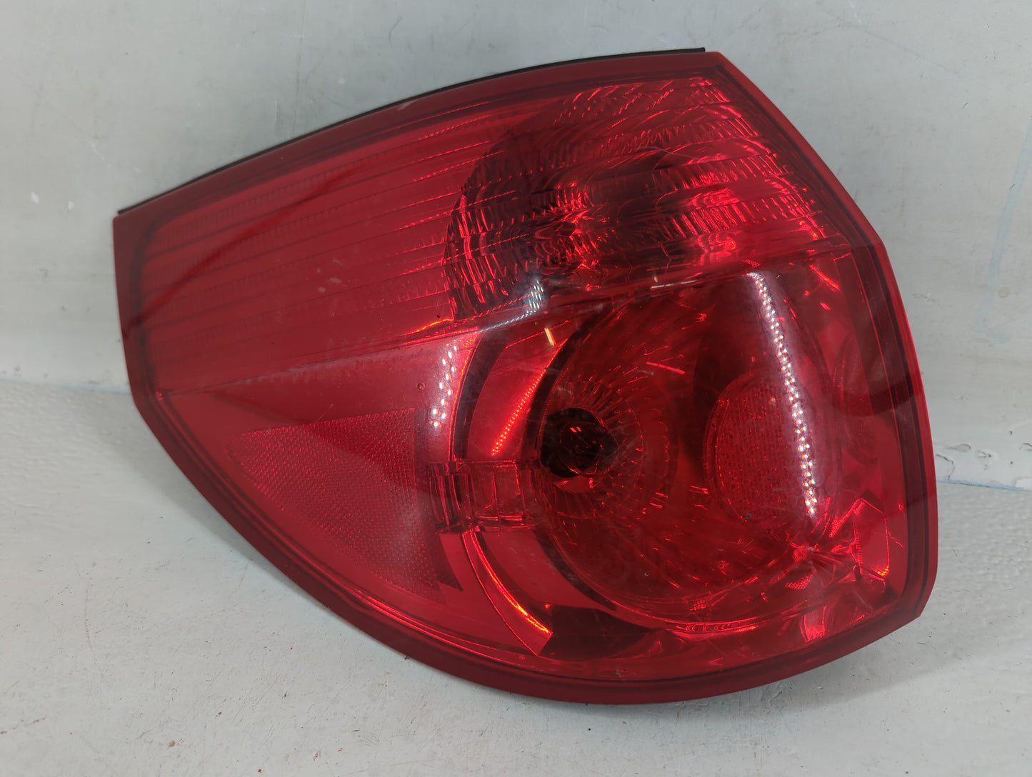 2006-2010 Toyota Sienna Tail Light Assembly Passenger Right OEM Fits Fits 2006 2007 2008 2009 2010 OEM Used Auto Parts - Oem