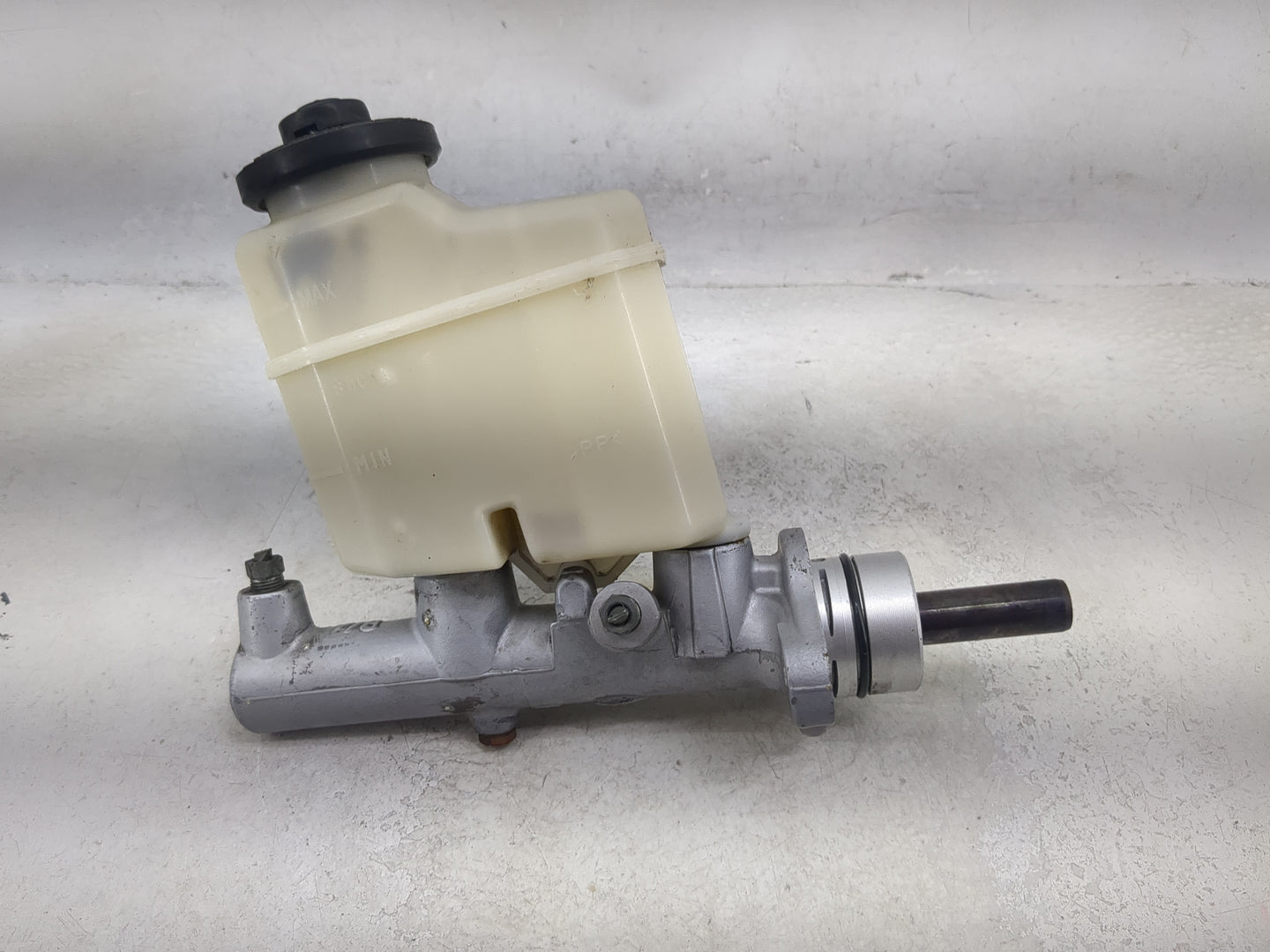 2004-2008 Toyota Solara Brake Master Cylinder - Oemusedautoparts1.com