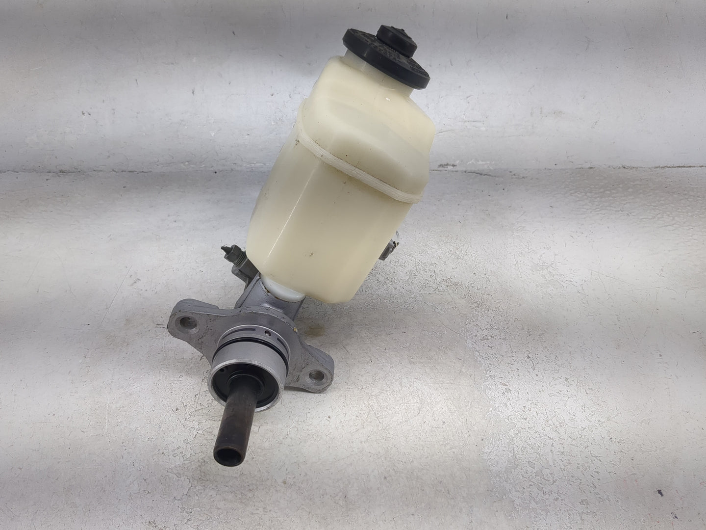 2004-2008 Toyota Solara Brake Master Cylinder - Oemusedautoparts1.com