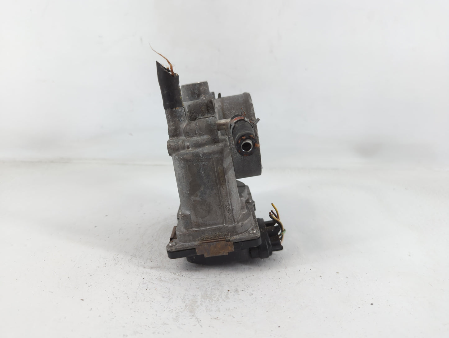 2004-2008 Toyota Solara Throttle Body P/N:22030-20060 Fits Fits 2003 2004 2005 2006 2007 2008 2009 2010 OEM Used Auto Parts 