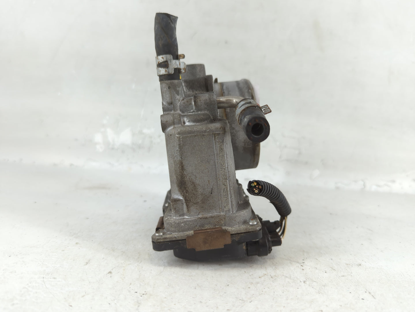 2004-2008 Toyota Solara Throttle Body P/N:22030-20060 Fits Fits 2003 2004 2005 2006 2007 2008 2009 2010 OEM Used Auto Parts 
