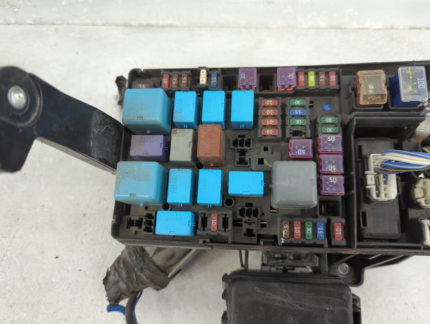 2005-2011 Toyota Tacoma Fusebox Fuse Box Panel Relay Module Fits Fits 2005 2006 2007 2008 2009 2010 2011 OEM Used Auto Parts
