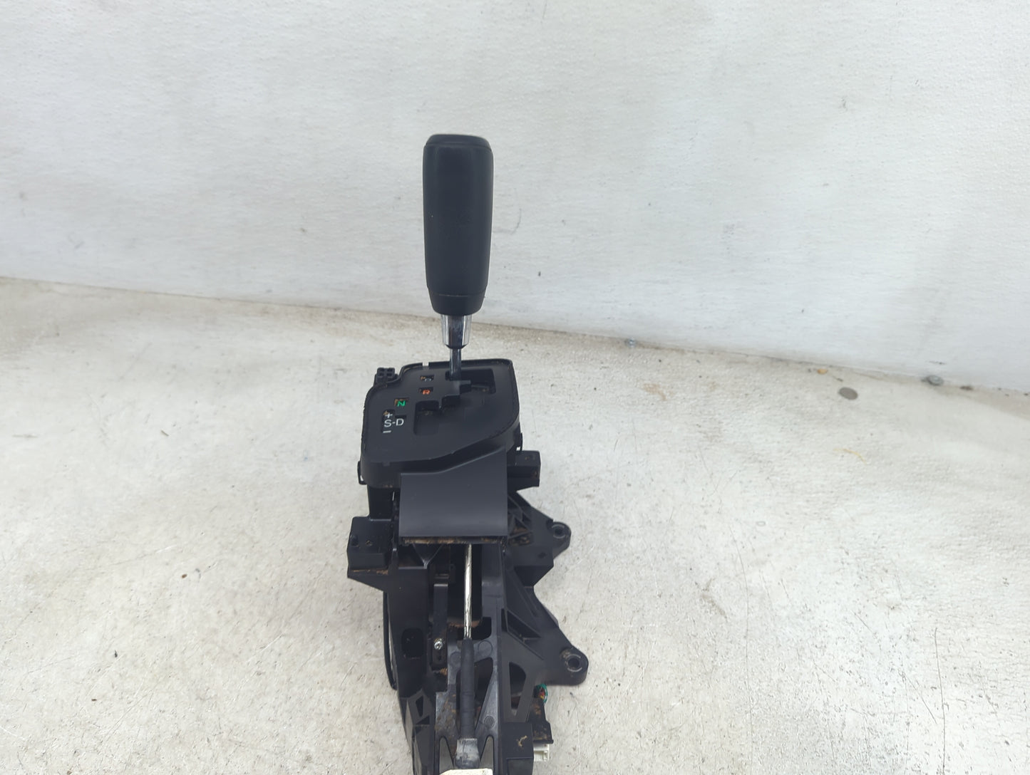 2008 Toyota Tundra Floor Console Assembly Shifter - Oemusedautoparts1.com