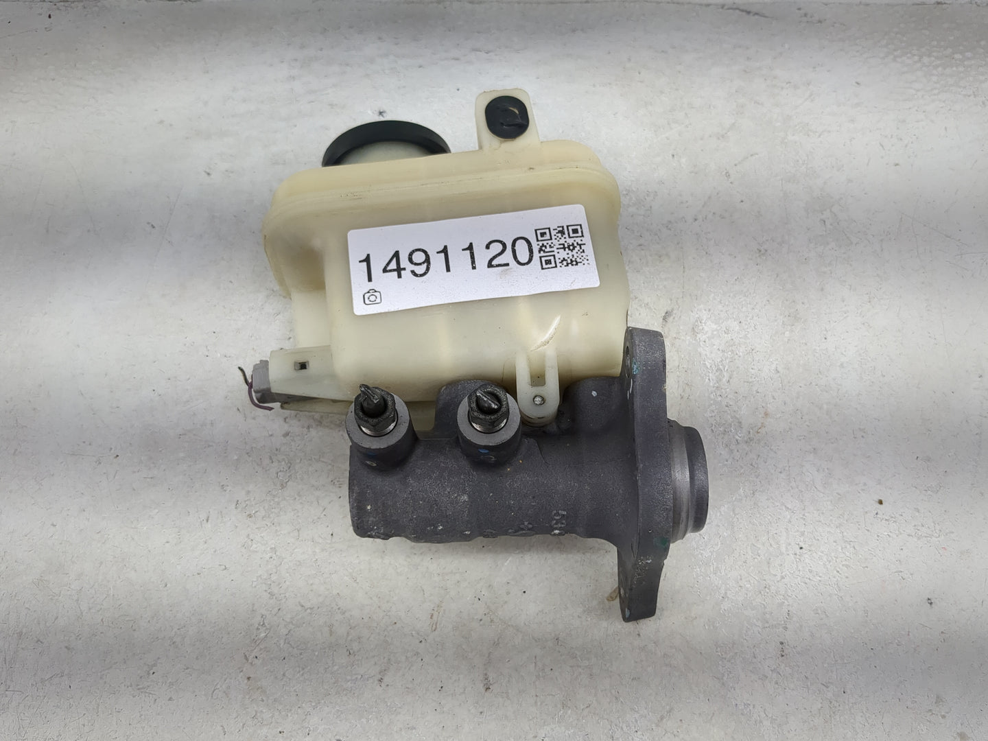 2007-2021 Toyota Tundra Brake Master Cylinder - Oemusedautoparts1.com