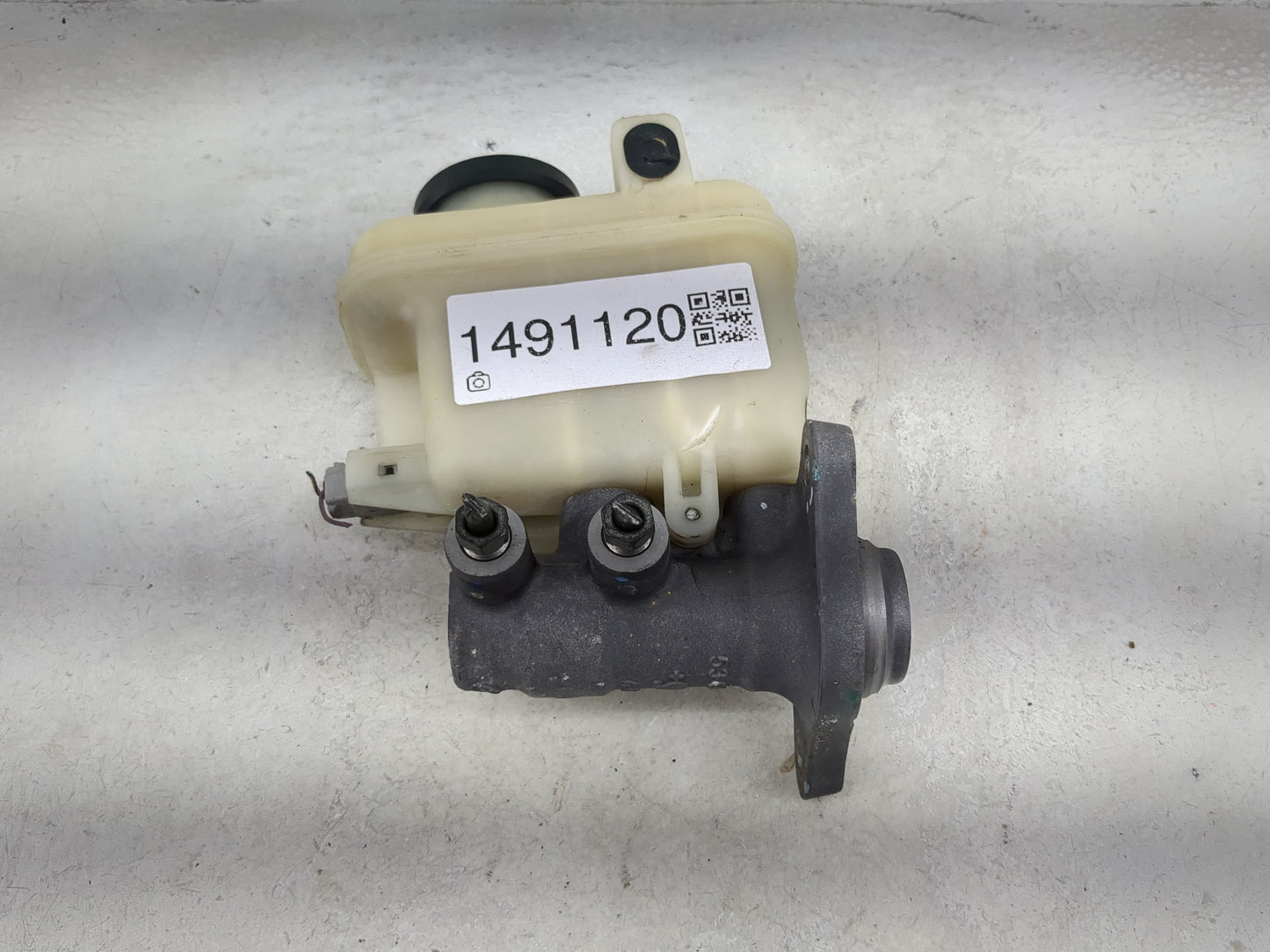 2007-2021 Toyota Tundra Brake Master Cylinder - Oemusedautoparts1.com