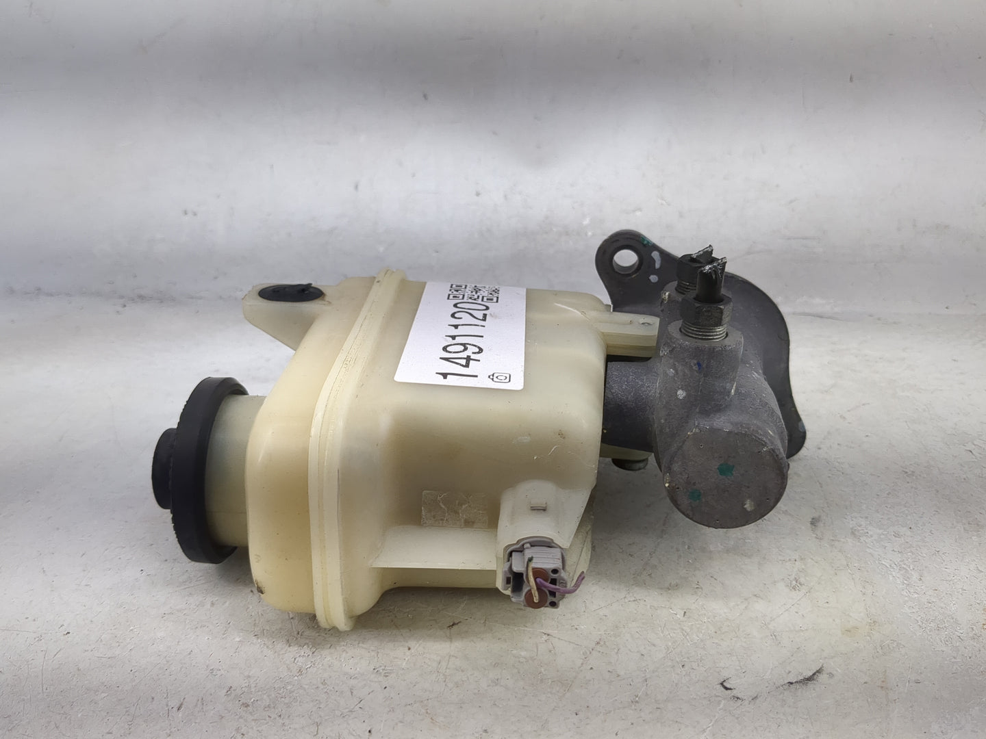 2007-2021 Toyota Tundra Brake Master Cylinder - Oemusedautoparts1.com