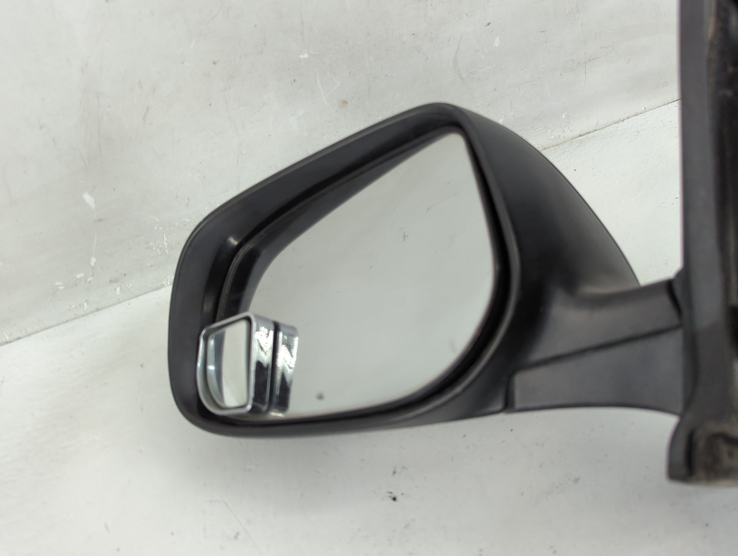 2007-2012 Toyota Yaris Driver Side View Mirror - Left Door Mirror OEM Used - Oemusedautoparts1.com