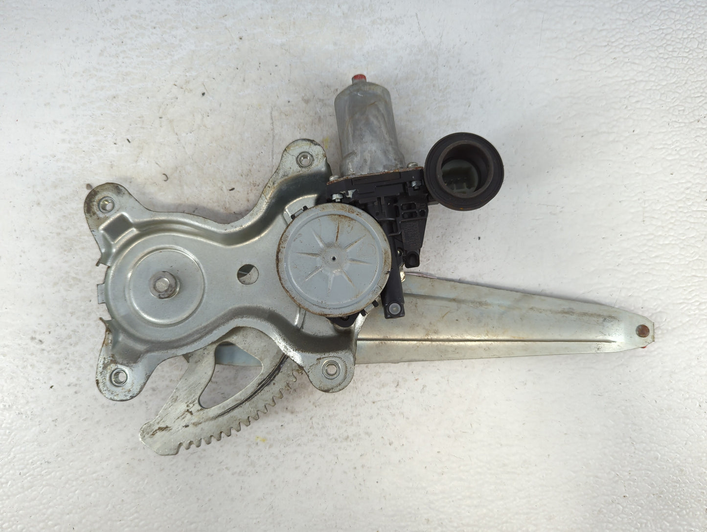 2007-2012 Toyota Yaris Used Window Regulator Right Passenger Rear - Oemusedautoparts1.com