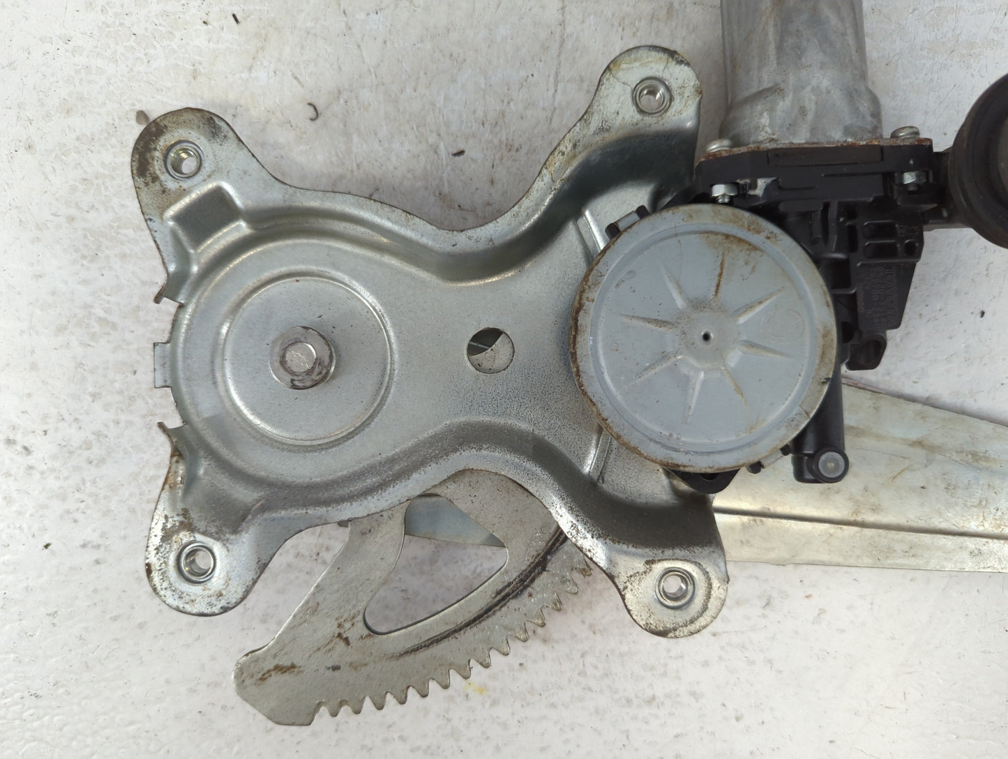 2007-2012 Toyota Yaris Used Window Regulator Right Passenger Rear - Oemusedautoparts1.com