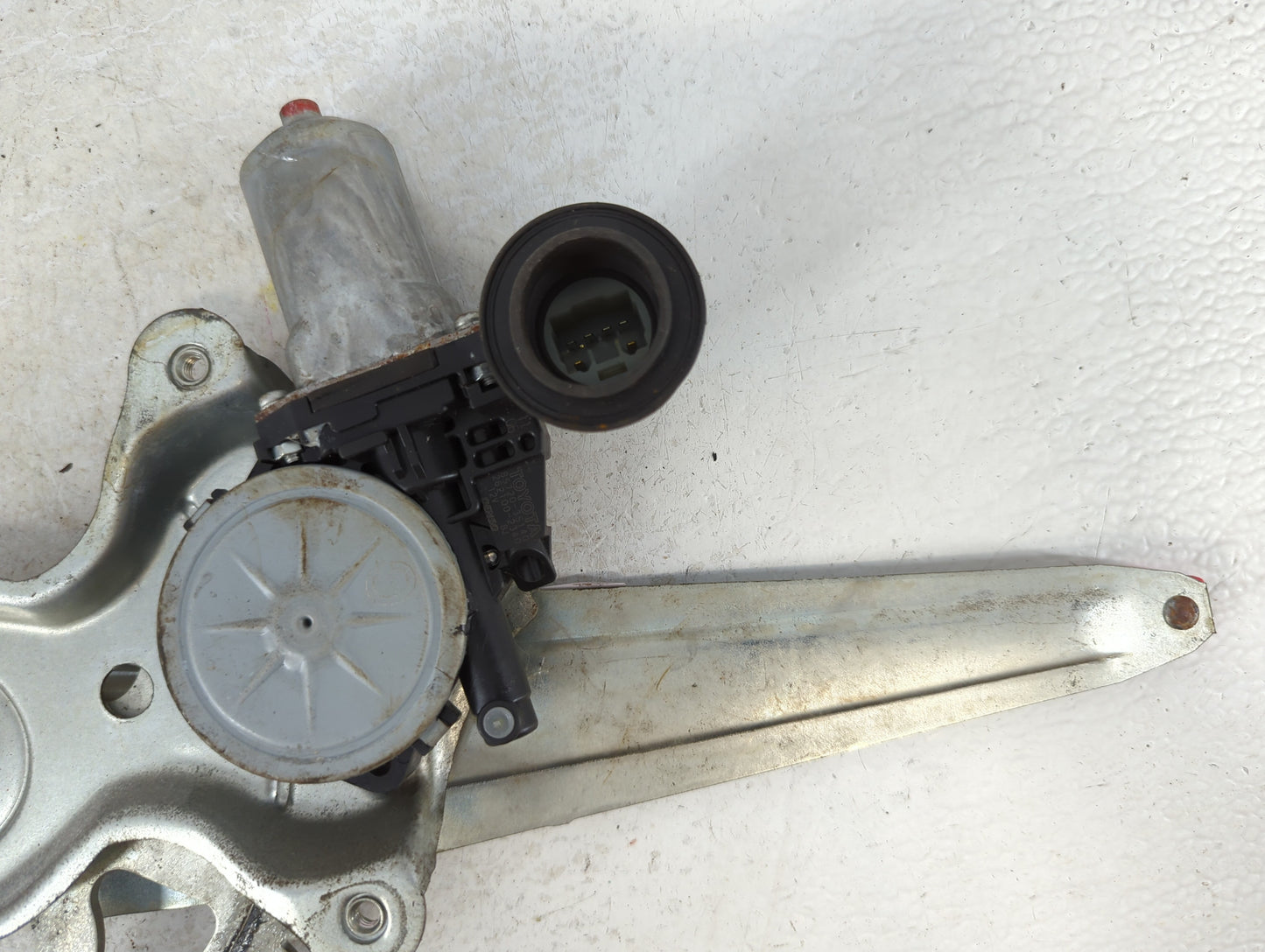2007-2012 Toyota Yaris Used Window Regulator Right Passenger Rear - Oemusedautoparts1.com