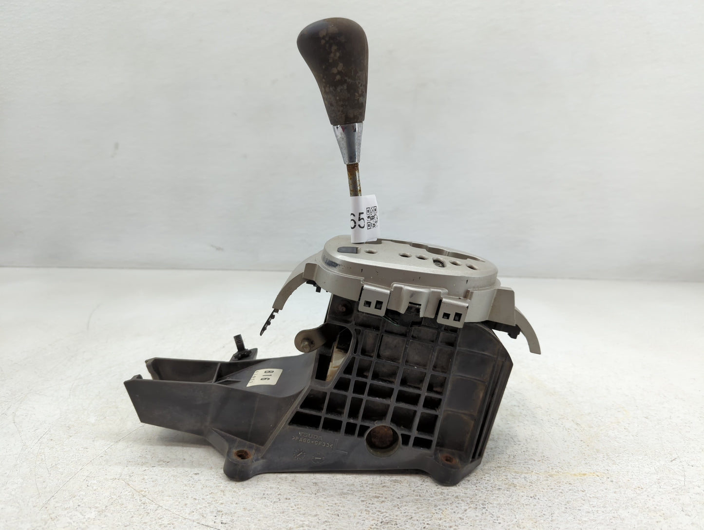 2008 Toyota Yaris Floor Console Assembly Shifter - Oemusedautoparts1.com