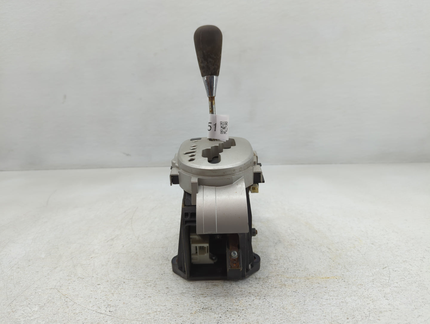 2008 Toyota Yaris Floor Console Assembly Shifter - Oemusedautoparts1.com