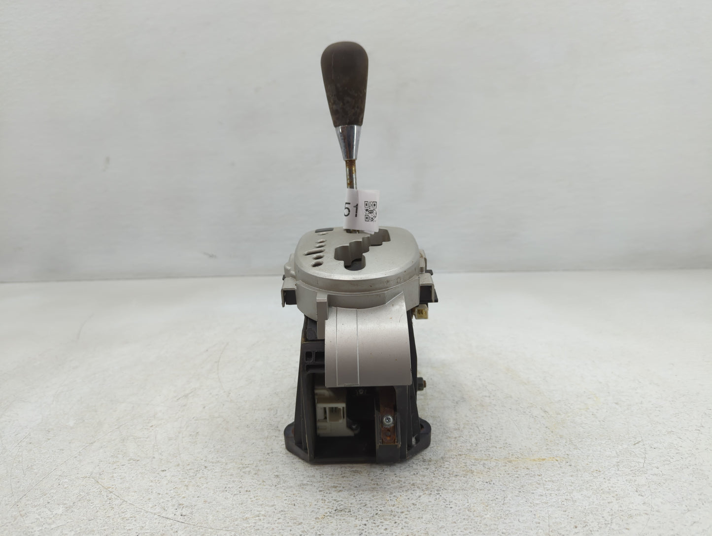 2008 Toyota Yaris Floor Console Assembly Shifter - Oemusedautoparts1.com