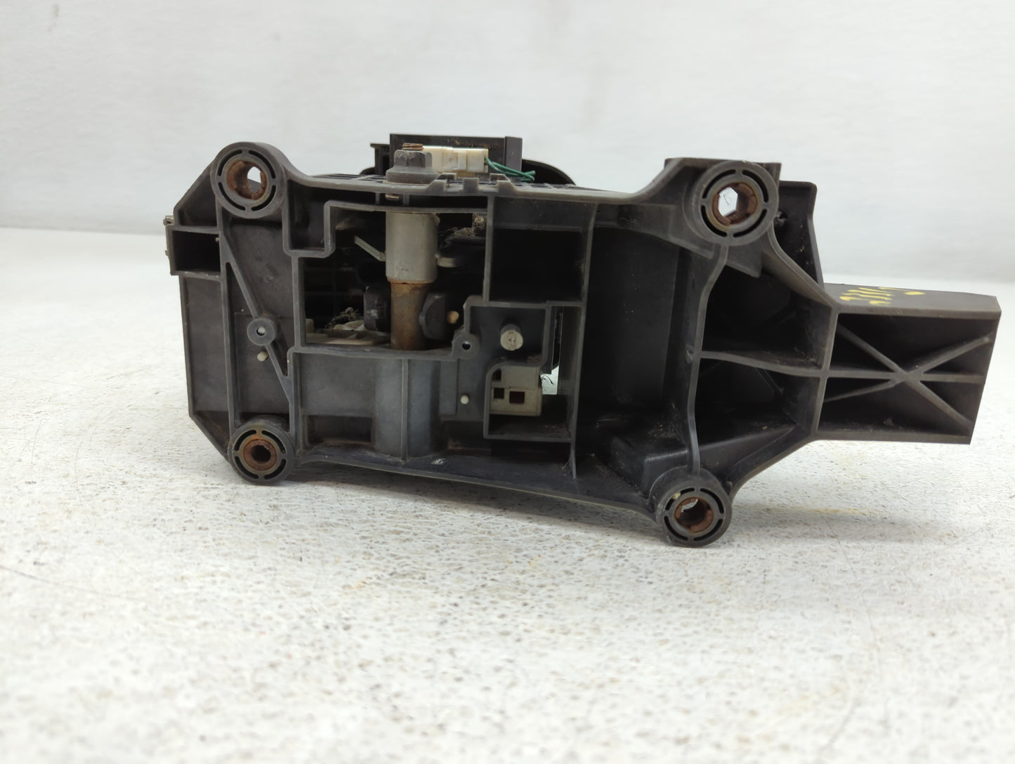 2008 Toyota Yaris Floor Console Assembly Shifter - Oemusedautoparts1.com