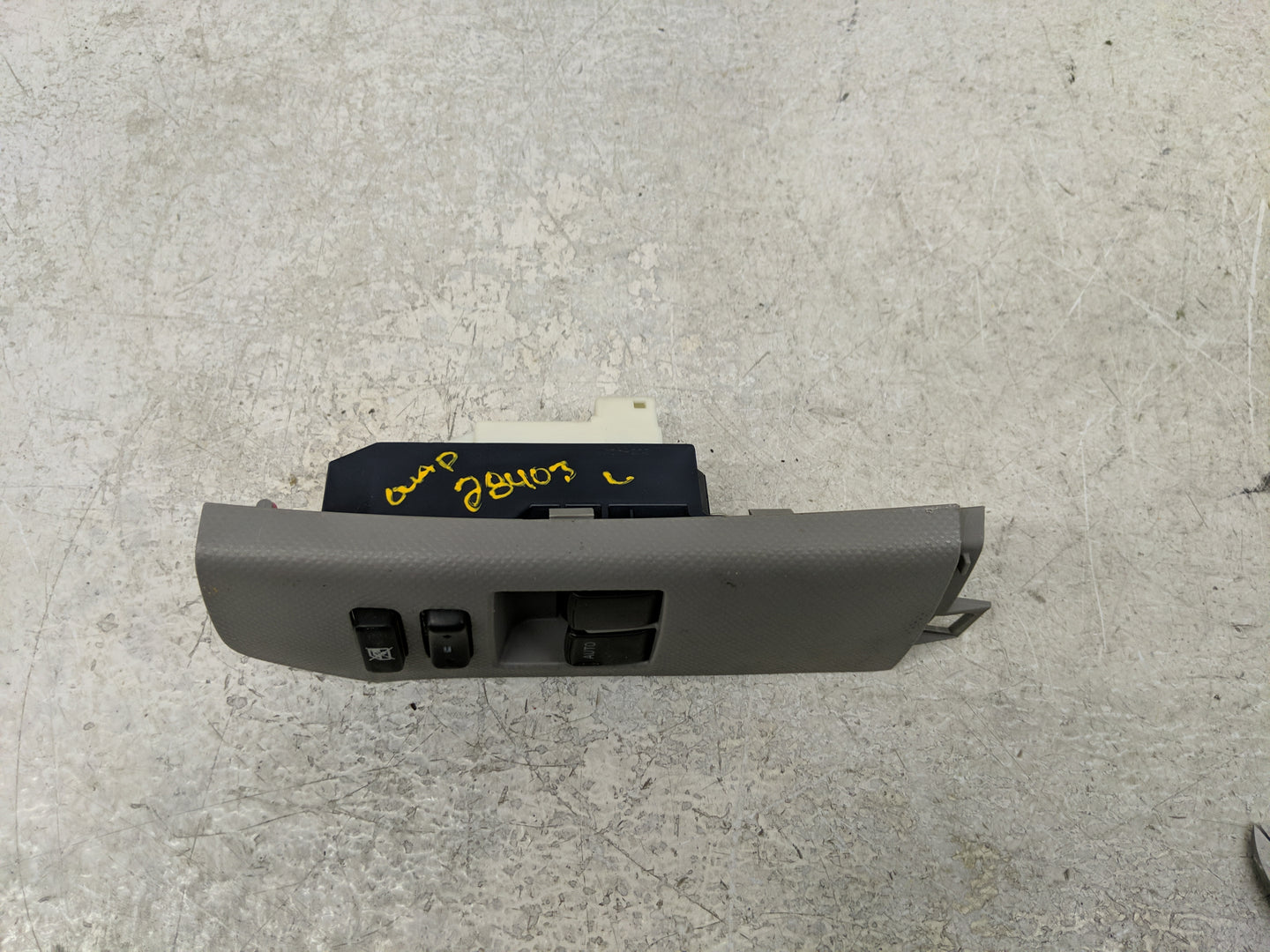 2006-2008 Toyota Yaris Master Power Window Switch Replacement Driver Side Left Fits Fits 2006 2007 2008 OEM Used Auto Parts 