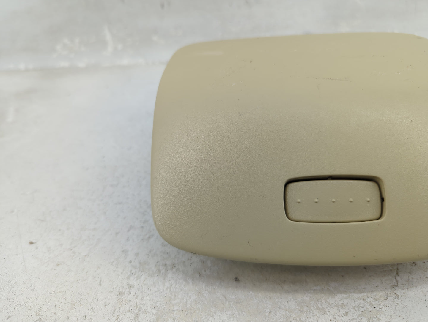 2008 Volkswagen Beetle Overhead Roof Console - Oemusedautoparts1.com