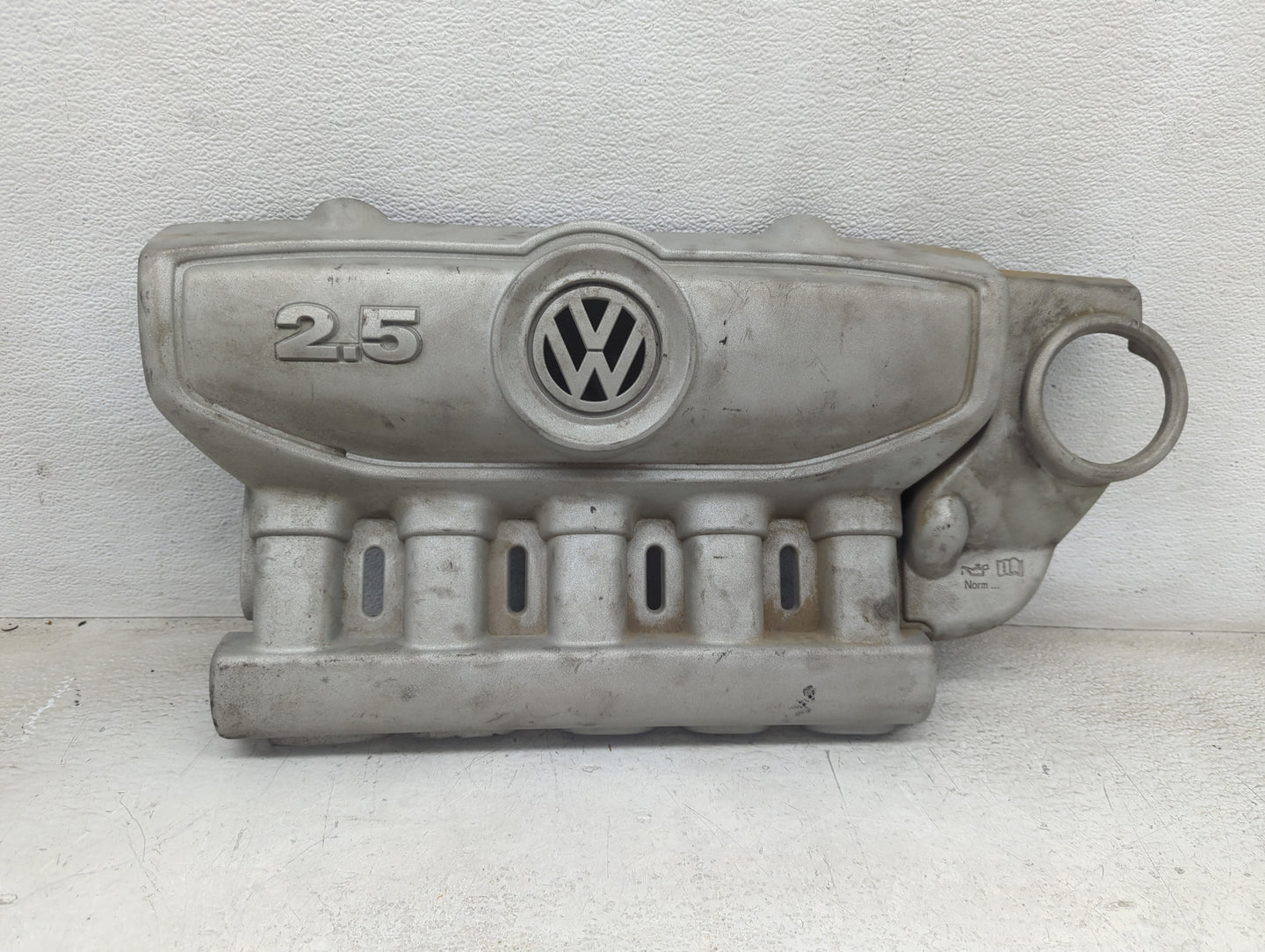 2008 Volkswagen Beetle Engine Cover - Oemusedautoparts1.com