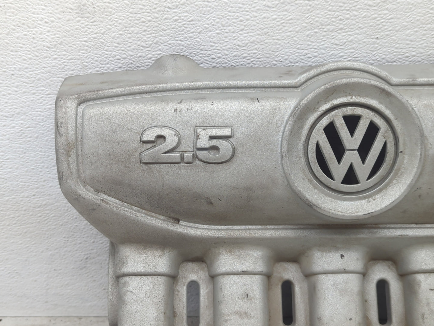 2008 Volkswagen Beetle Engine Cover - Oemusedautoparts1.com