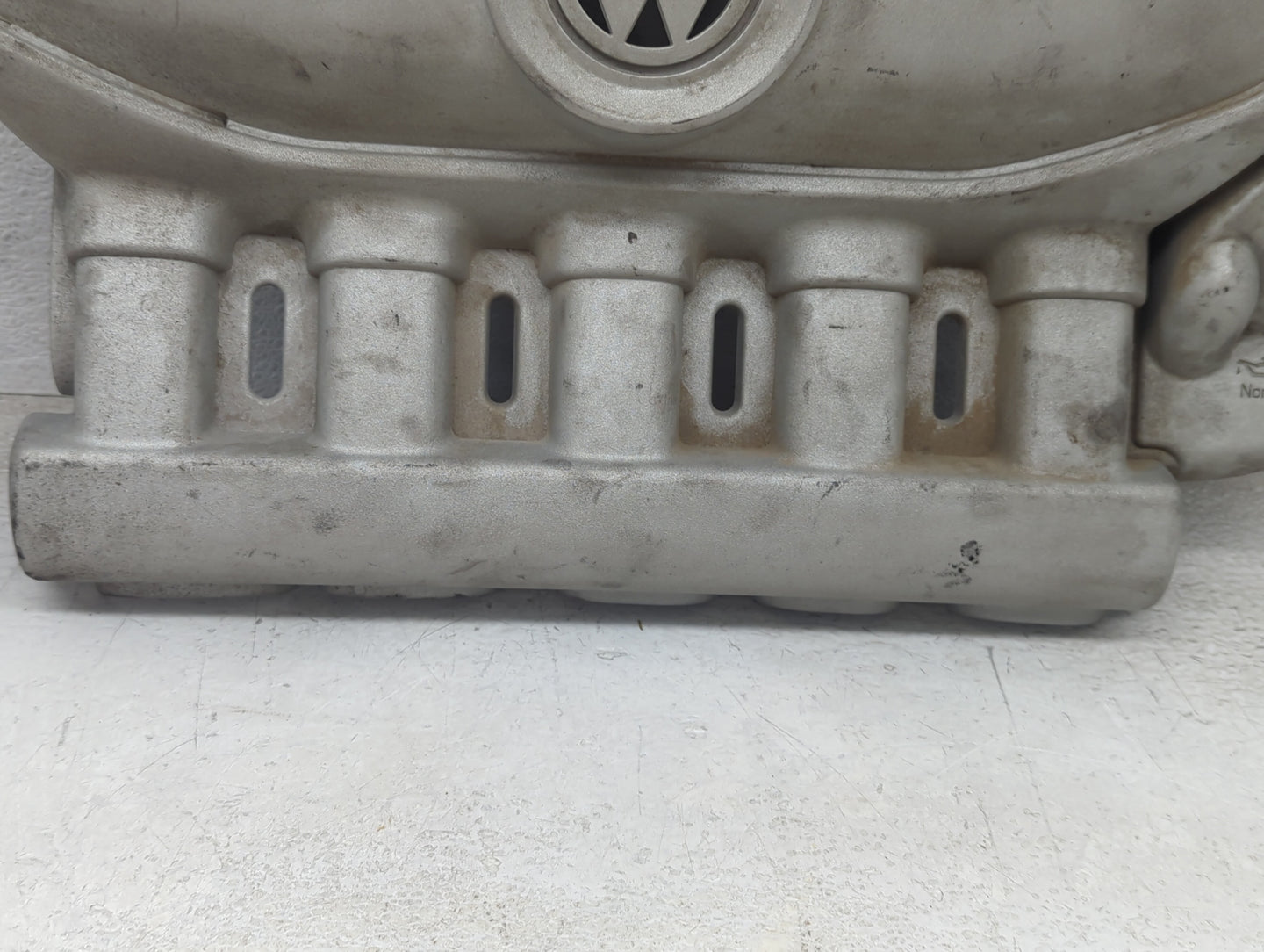 2008 Volkswagen Beetle Engine Cover - Oemusedautoparts1.com