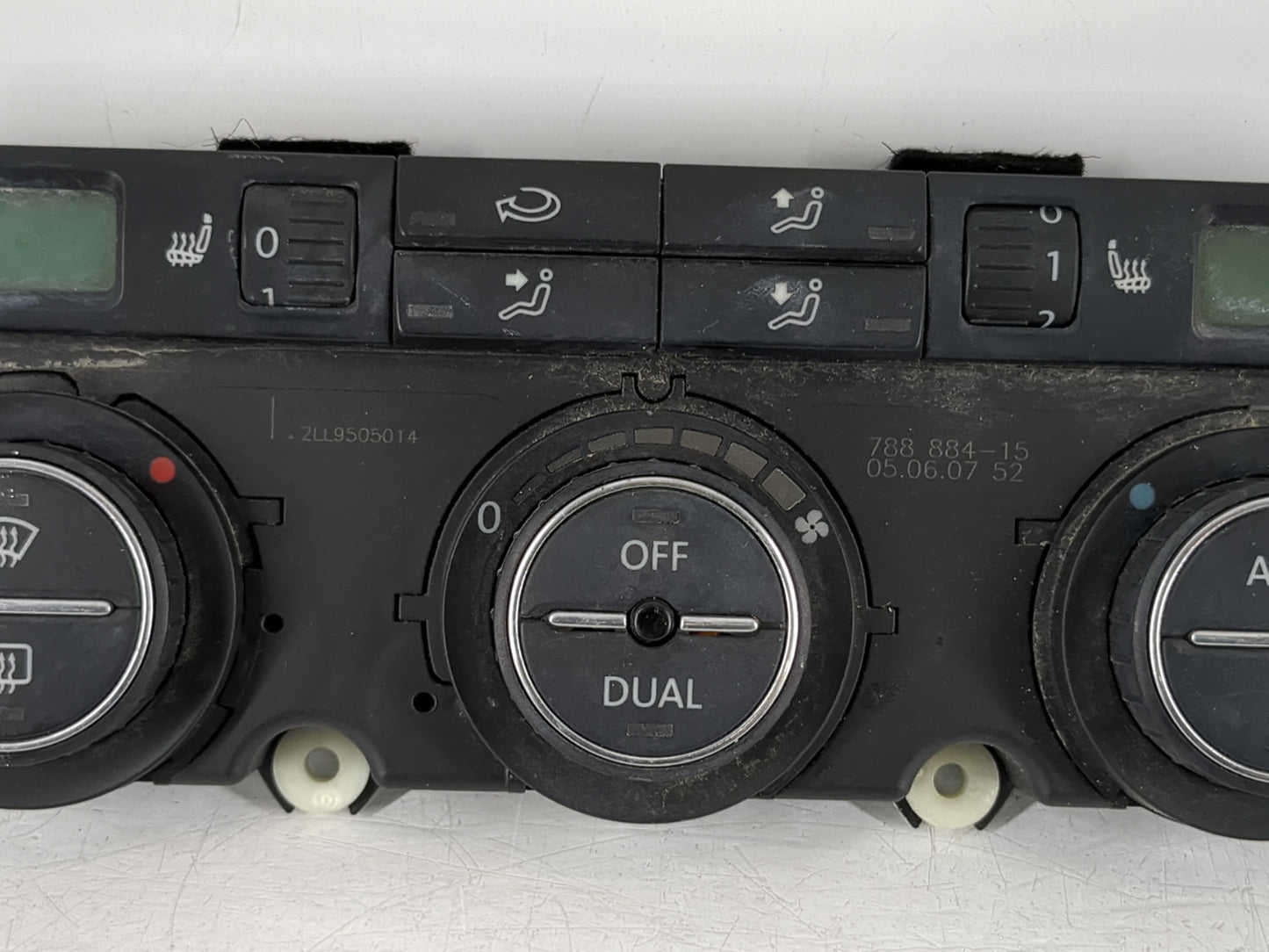 2008 Volkswagen Eos Climate Control Module Temperature AC/Heater Replacement P/N:788 884-15 Fits OEM Used Auto Parts - Oemus