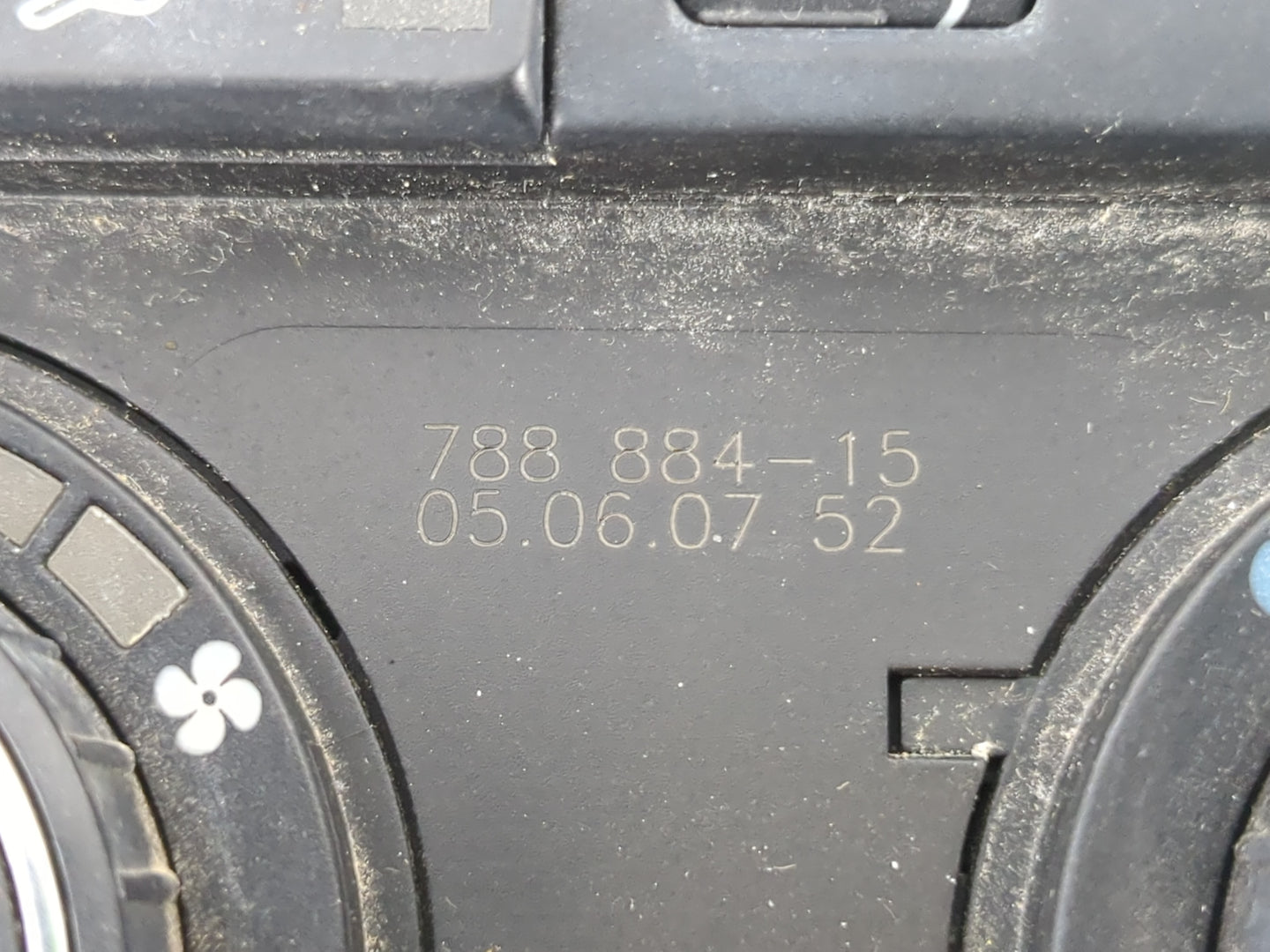 2008 Volkswagen Eos Climate Control Module Temperature AC/Heater Replacement P/N:788 884-15 Fits OEM Used Auto Parts - Oemus