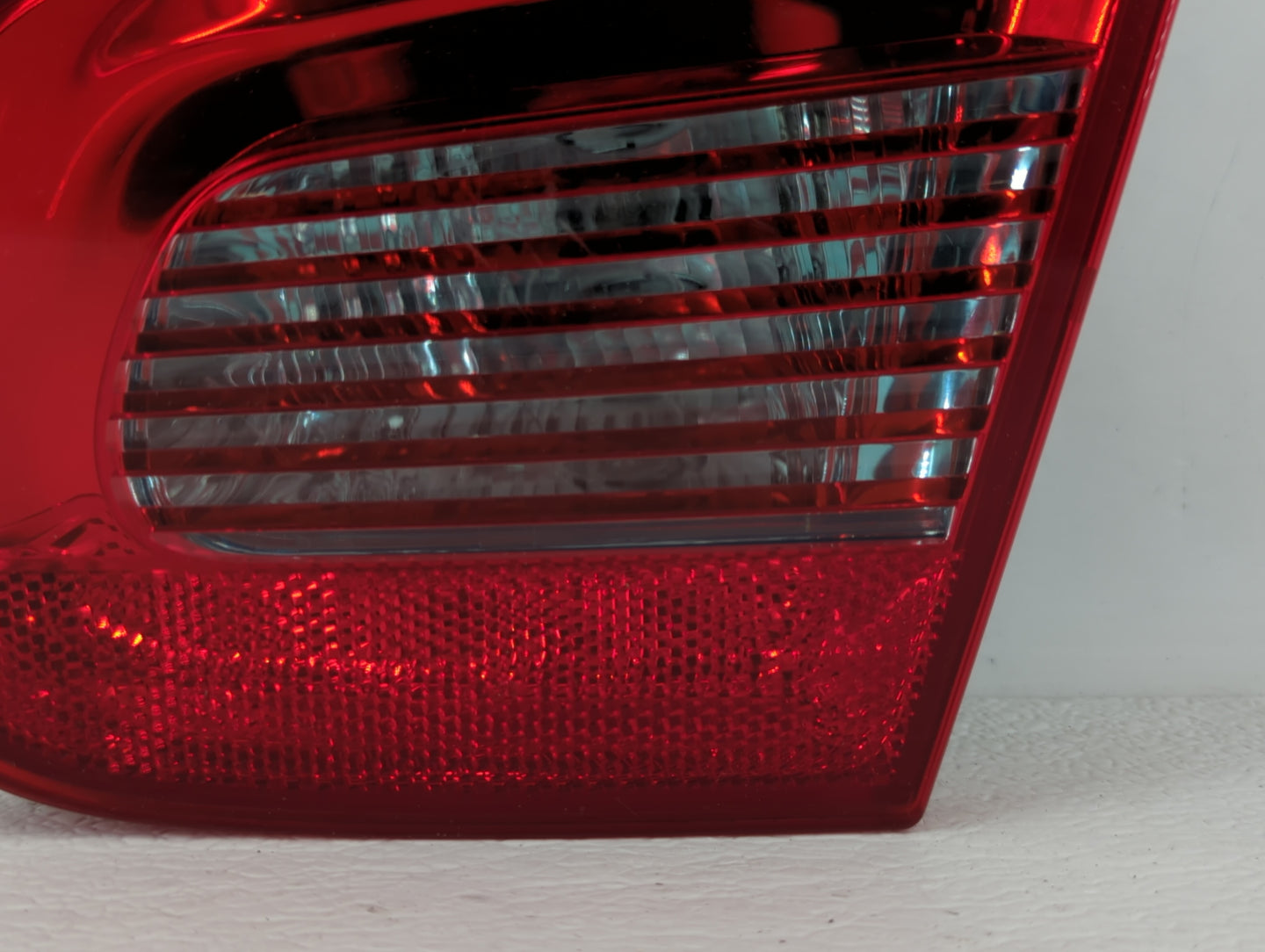 2007-2011 Volkswagen Eos Tail Light Assembly Passenger Right OEM P/N:1Q0945094 Fits Fits 2007 2008 2009 2010 2011 OEM Used A