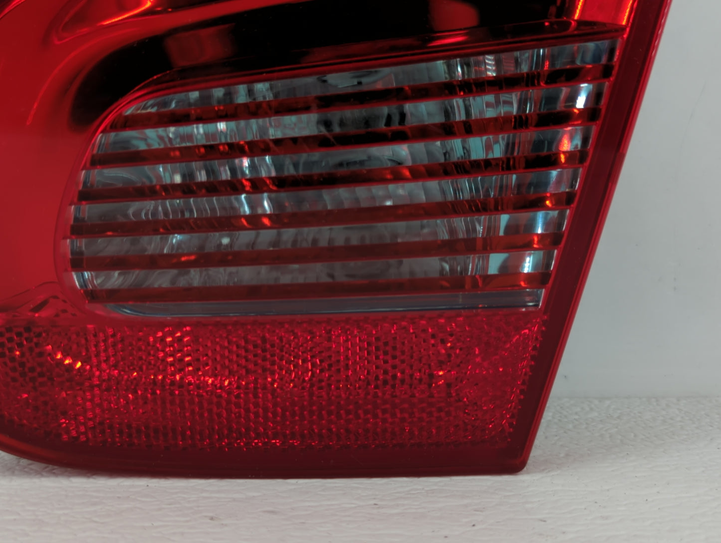 2007-2011 Volkswagen Eos Tail Light Assembly Passenger Right OEM P/N:1Q0945094 Fits Fits 2007 2008 2009 2010 2011 OEM Used A