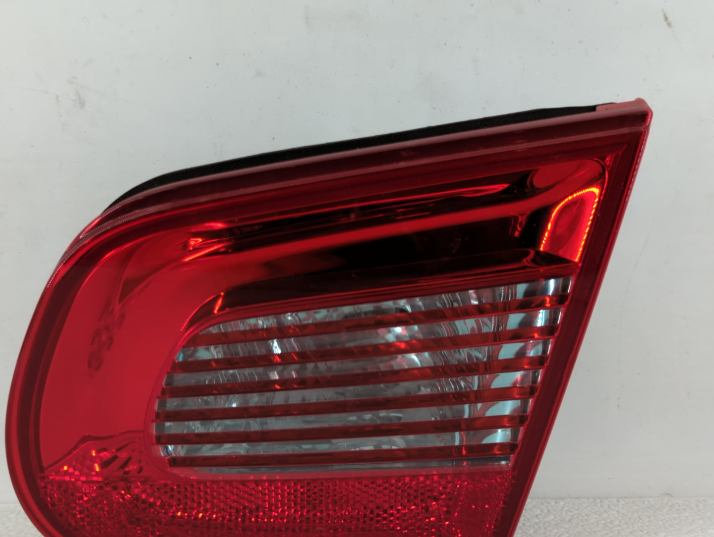 2007-2011 Volkswagen Eos Tail Light Assembly Passenger Right OEM P/N:1Q0945094 Fits Fits 2007 2008 2009 2010 2011 OEM Used A