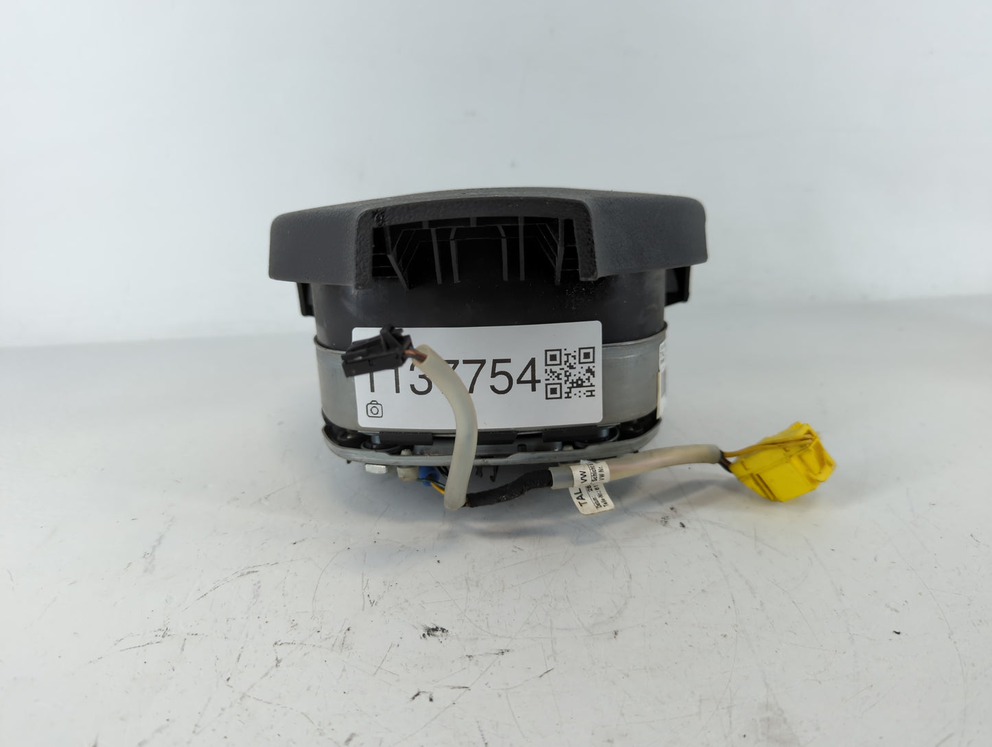 2006 Volkswagen Golf Air Bag Driver Left Steering Wheel Mounted P/N:61817052D Fits Fits 2007 2008 2009 OEM Used Auto Parts -