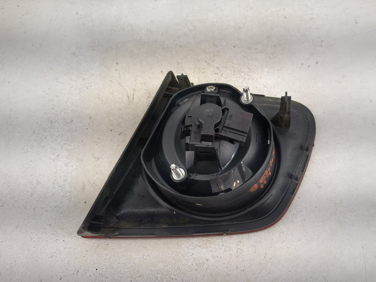2005-2007 Volkswagen Jetta Driver Left Side Deck Lid Mounted Tail Light 1512062 - Oemusedautoparts1.com