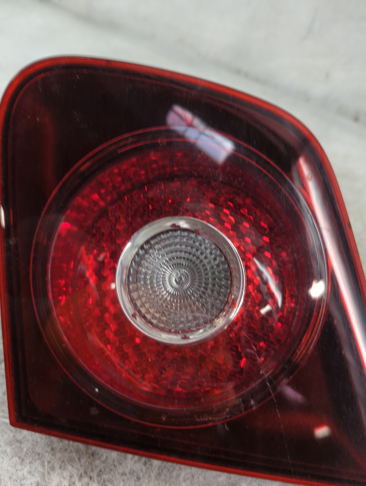 2008 Volkswagen Jetta Passenger Right Side Deck Lid Mounted Tail Light 1513264 - Oemusedautoparts1.com