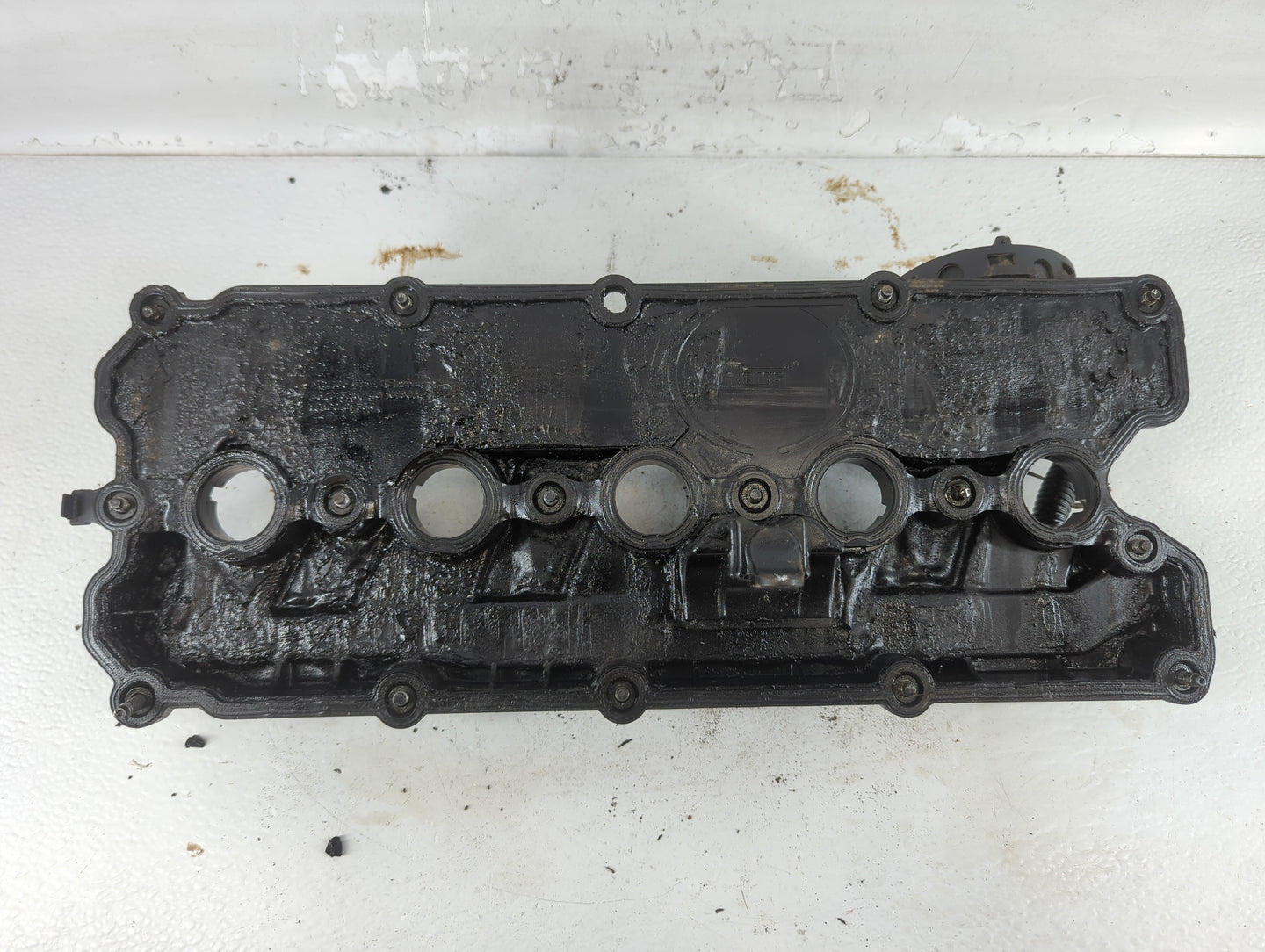 2008 Volkswagen Jetta Driver Left Cylinder Head Valve Cover Fits OEM Used Auto Parts - Oemusedautoparts1.com