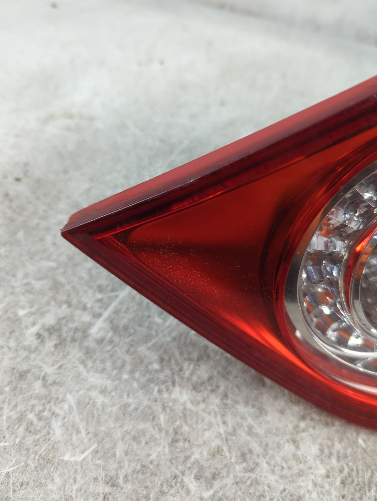 2006 Volkswagen Passat Passenger Right Side Deck Lid Mounted Tail Light 1513267 - Oemusedautoparts1.com
